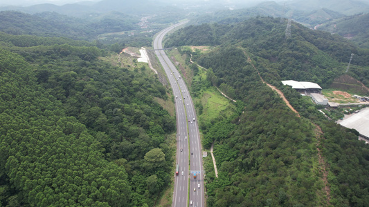 山间高速公路航拍视频