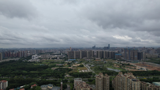 台风天气中的城市视频