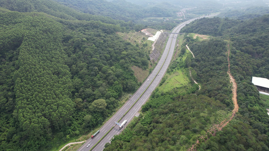 山间高速公路航拍视频