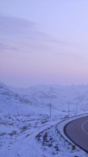冬天驾驶山路的第一视角山区道路11秒视频