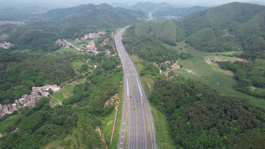 山间高速公路航拍视频