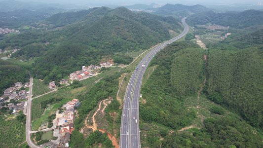 山间高速公路航拍视频