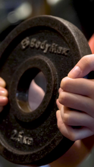 女孩健身训练力量运动核心力量训练13秒视频