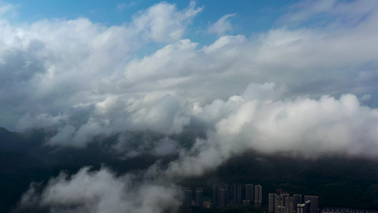 珠海雨后航拍穿云视频