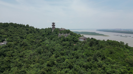 航拍湖北鄂州西山风景区武昌楼视频