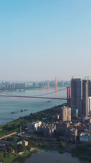 环绕航拍风光城市武汉地标电视塔长江江景素材写字楼72秒视频