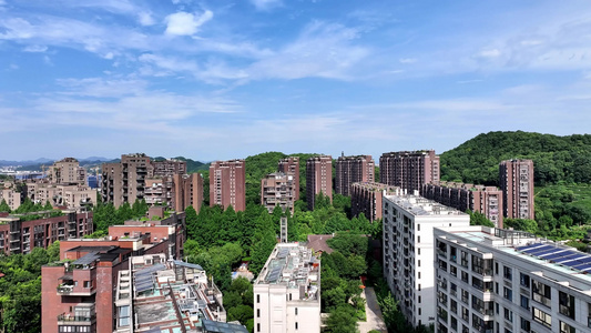 航拍杭州西湖群山与居民区视频