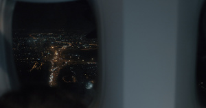飞机窗户外夜景13秒视频