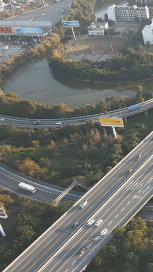 全景航拍城市交通春运高速公路高铁站32秒视频