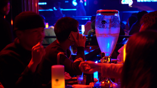 衡阳酒吧实拍男女交友互动活动 视频
