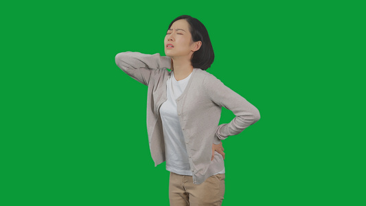4K绿幕女性脖颈与腰椎疼痛视频