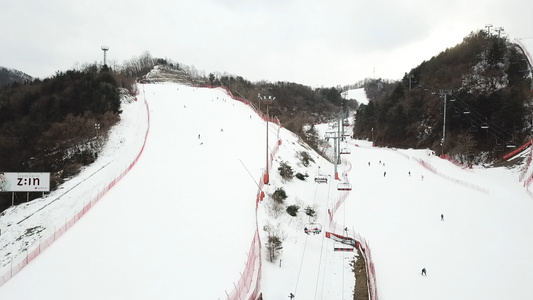 韩国江原道滑雪场滑雪运动视频