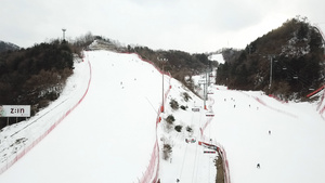 韩国江原道滑雪场滑雪运动10秒视频