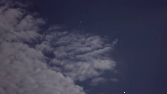 夜空乌云快速飘过视频