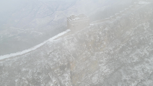 冬季雪景长城下雪的长城建筑视频