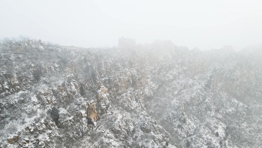 冬季雪景长城下雪的长城建筑视频