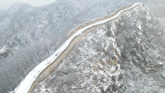 冬季雪景长城下雪的长城建筑视频