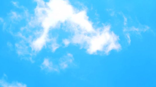 纯蓝色天空和白色堆积云移动时间差1视频