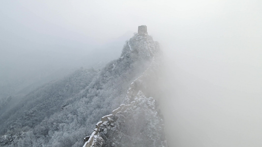 冬季雪景长城下雪的长城建筑视频