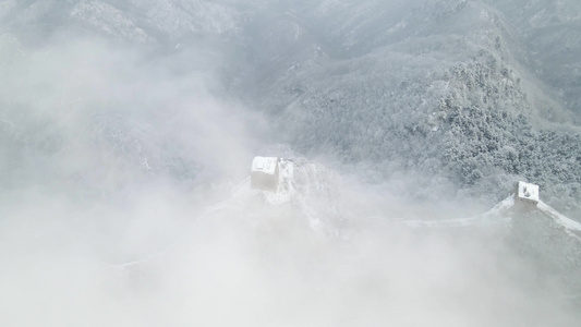 冬季雪景长城下雪的长城建筑视频