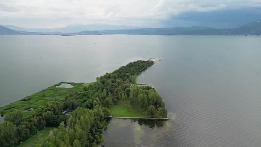 云南大理洱海海舌生态公园美景航拍视频