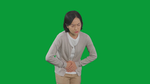 4K绿幕女性突发生理疼痛36秒视频