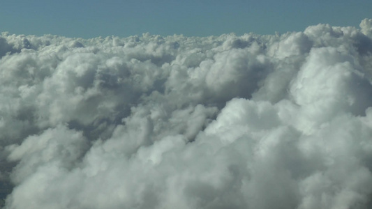 在云上飞翔空中录像视频
