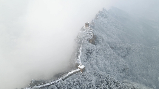 冬季雪景长城下雪的长城建筑视频