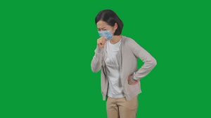 4K绿幕女性患者咳嗽感冒20秒视频