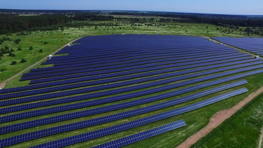 太阳能发电农场,从太阳中产生可再能源[促使]视频