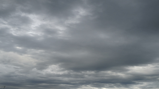 黑暗的天空，暴风云，暴风雨天气的戏剧性背景 cloudscape 快速通过，飞行，滚动，移动的天堂，多云的危险视频