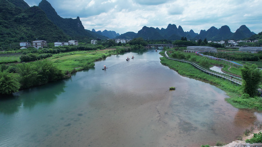 桂林竹筏漂流视频