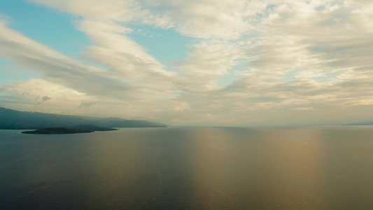 海景、岛屿和天空 云彩、斑马、海豚视频