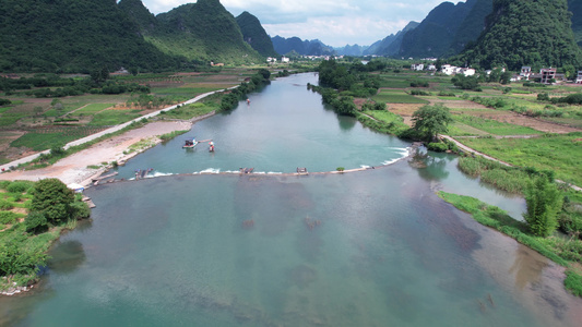 桂林竹筏漂流视频