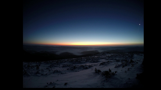 冬天的日出在山上视频