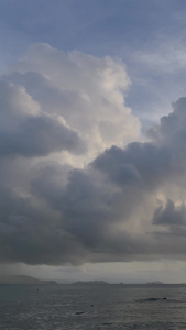 清晨海边的风云变化雷阵雨视频