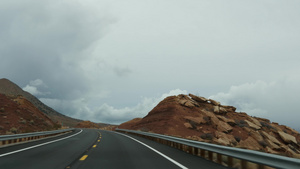 犹他州驾车前往美国亚利桑那州大峡谷的公路旅行30秒视频