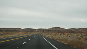 从犹他州驾车前往美国亚利桑那州大峡谷的公路89 号公路在美国搭便车旅行21秒视频