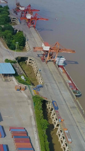 泸州港港口集装箱航拍视频