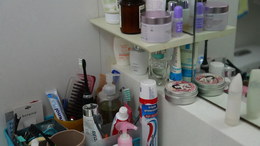 化妆台盥洗池化妆品保养品视频