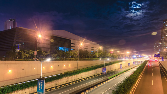 城市月光车流夜景延时摄影短片视频