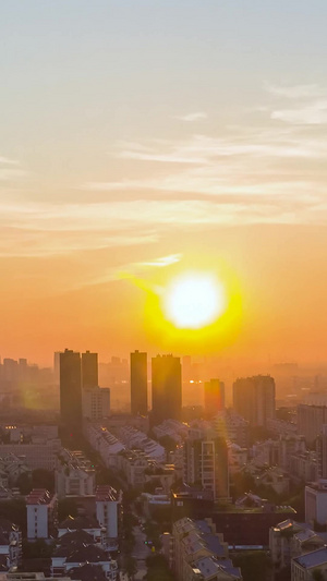 延时航拍城市日出太阳东升时间流逝15秒视频