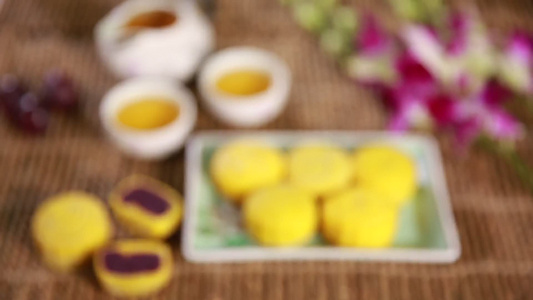 健康美食南瓜紫薯饼皮月饼茶点 视频
