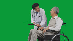 4K绿幕医护人员询问记录老人身体状况17秒视频