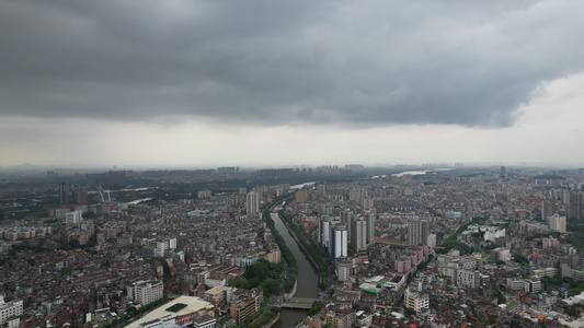 大雨来临的城市航拍视频