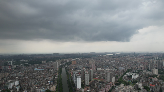 大雨来临的城市航拍视频