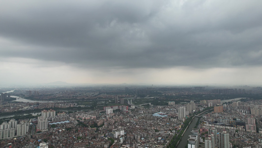 航拍城市局部下雨景观 视频