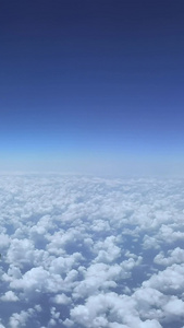 旅行途中飞机行驶在高空朵朵白云之上视频素材视频