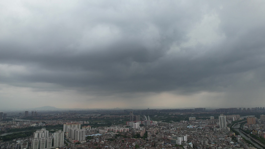 航拍城市局部下雨景观 视频