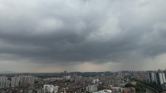 航拍城市局部下雨景观 视频